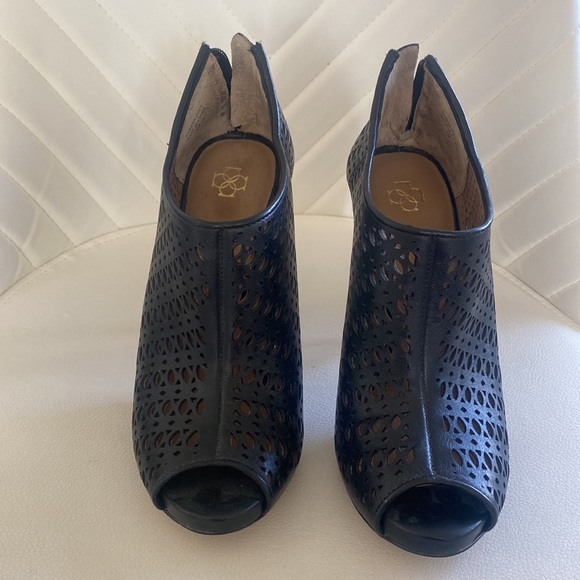 🆕Back Zipper, Open Toe, Perforated Leather Booties. - Picture 3 of 7